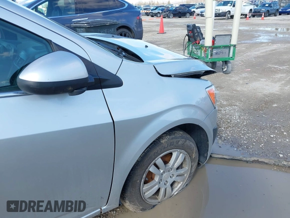 2014 Chevrolet Sonic LT с VIN 1G1JC5SH4E4152805, выставлен на аукционе IAAI как лот 41923555 с пробегом 180 068 миль миль и . История ставок и продаж доступна на DreamBid. Изображение 21.