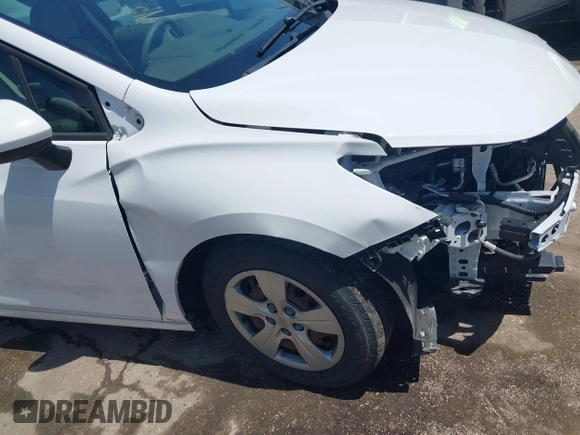 2017 Chevrolet Cruze LS z VIN 1G1BC5SM6H7257771, wystawiony jako IAAI lot #42211908 z przebiegiem 90 005 mil mil oraz . Historia ofert i sprzedaży dostępna na DreamBid. Obrazek 18.
