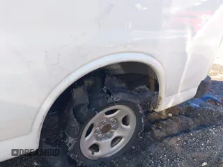 2007 Chevrolet Express Cargo z VIN 1GCFG15X171172320, wystawiony jako IAAI lot #41072238 z przebiegiem 300 000 mil mil oraz . Historia ofert i sprzedaży dostępna na DreamBid. Obrazek 6.