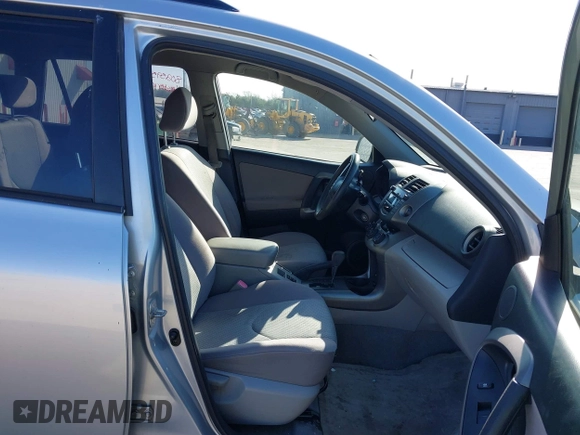 2006 Toyota RAV4 with VIN JTMBK33VX66000704, listed as a IAAI auction lot 41884109 with 256,711 mi miles. Bid and sale history available at carsss.com. Image 5.