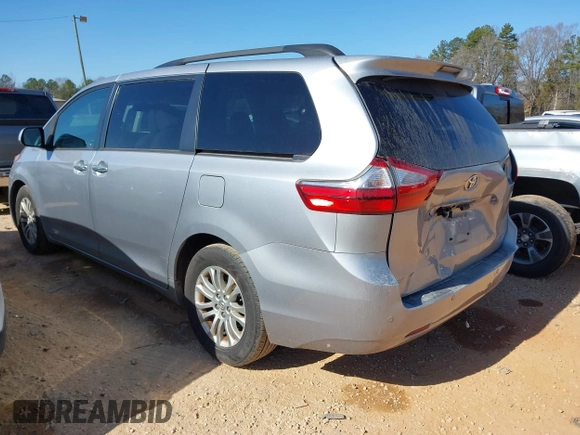 2016 Toyota Sienna XLE with VIN 5TDYK3DC4GS739785, listed as a IAAI auction lot 41513038 with 71,935 mi miles. Bid and sale history available at carsss.com. Image 3.