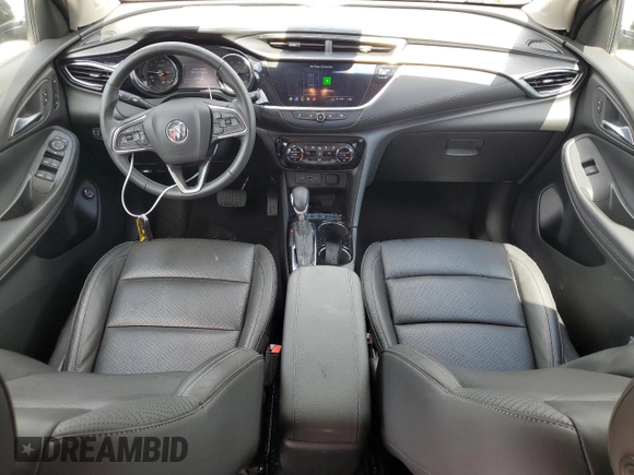 2022 Buick Encore GX Essence z VIN KL4MMGSL5NB000006, wystawiony jako Copart lot #55819465 z przebiegiem 11 849 mil mil oraz Szkoda całkowita • Salvage title. Historia ofert i sprzedaży dostępna na DreamBid. Obrazek 8.