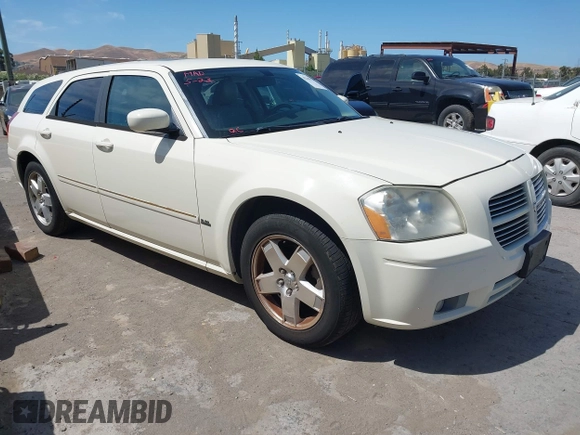 2005 Dodge Magnum SXT z VIN 2D8GZ48V55H688447, wystawiony jako IAAI lot #42349578 z przebiegiem 152 496 mil mil oraz . Historia ofert i sprzedaży dostępna na DreamBid. Obrazek 1.