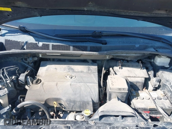 2012 Toyota Sienna XLE AAS z VIN 5TDYK3DC5CS186980, wystawiony jako IAAI lot #41680554 z przebiegiem 330 023 mil mil oraz . Historia ofert i sprzedaży dostępna na DreamBid. Obrazek 10.