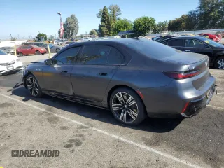 2024 BMW i7 M70 z VIN WBY83EH05RCP88571, wystawiony jako Copart lot #67134844 z przebiegiem 8118 mil mil oraz Szkody całkowita. Historia ofert i sprzedaży dostępna na DreamBid. Obrazek 2.