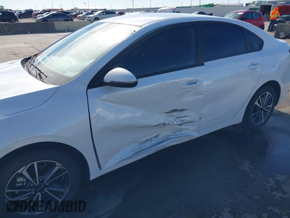 2024 Kia Forte LXS with VIN 3KPF24AD7RE837846, listed as a IAAI auction lot 41256905 with 2,961 mi miles and . Bid and sale history available at DreamBid. Image 6.