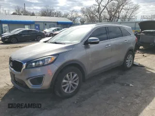 2017 Kia Sorento LX z VIN 5XYPGDA35HG246123, wystawiony jako Copart lot #46500895 z przebiegiem 83 604 mil mil oraz Szkoda całkowita • Salvage title. Historia ofert i sprzedaży dostępna na DreamBid. Obrazek 1.