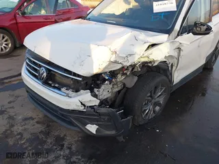 2022 Volkswagen Tiguan SE with VIN 3VV2B7AX5NM152367, listed as a IAAI auction lot 41018730 with 42,104 mi miles. Bid and sale history available at carsss.com. Image 5.