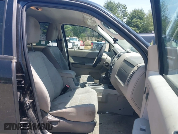 2010 Ford Escape XLT z VIN 1FMCU9DGXAKC43538, wystawiony jako IAAI lot #42410692 z przebiegiem 222 115 mil mil oraz . Historia ofert i sprzedaży dostępna na DreamBid. Obrazek 5.