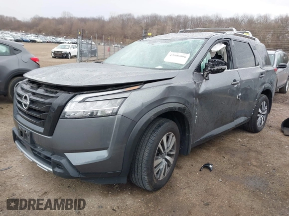 2024 Nissan Pathfinder SL z VIN 5N1DR3CC8RC233291, wystawiony jako IAAI lot #42006096 z przebiegiem 21 839 mil mil oraz . Historia ofert i sprzedaży dostępna na DreamBid. Obrazek 2.