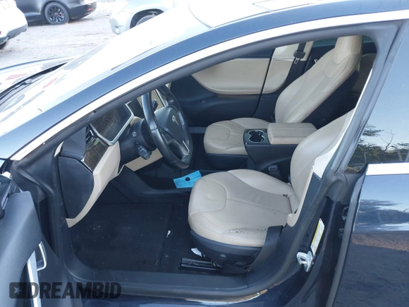 2013 Tesla Model S с VIN 5YJSA1DN9DFP06165, выставлен на аукционе IAAI как лот 40920844 с пробегом 181 342 миль миль и . История ставок и продаж доступна на DreamBid. Изображение 5.