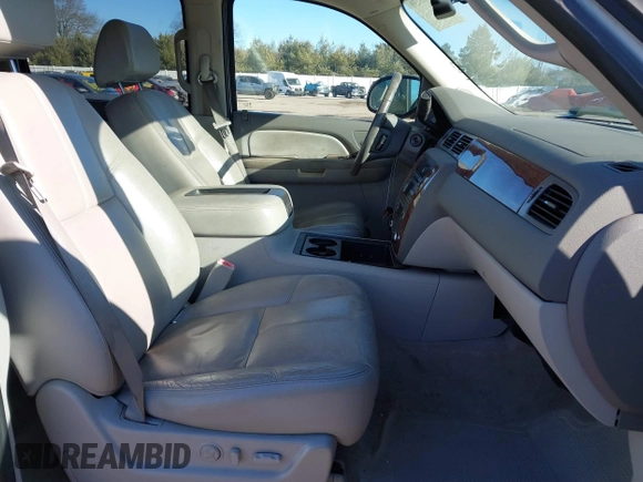 2008 Chevrolet Suburban Commercial with VIN 1GNFK163X8J134555, listed as a IAAI auction lot 41405739 with 205,810 mi miles. Bid and sale history available at carsss.com. Image 5.