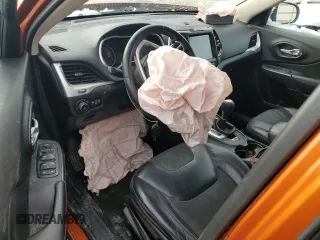 2016 Jeep Cherokee Trailhawk z VIN 1C4PJMBB5GW299512, wystawiony jako Copart lot #45356355 z przebiegiem Nie podano mil oraz Szkoda całkowita • Salvage title. Historia ofert i sprzedaży dostępna na DreamBid. Obrazek 8.