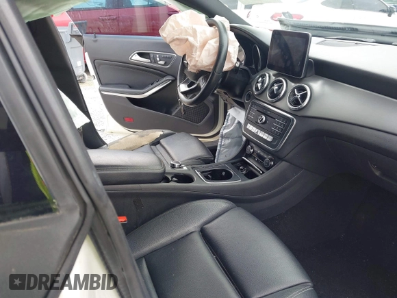 2017 Mercedes-Benz CLA 250 z VIN WDDSJ4EB4HN421599, wystawiony jako IAAI lot #41642682 z przebiegiem 104 242 mil mil oraz . Historia ofert i sprzedaży dostępna na DreamBid. Obrazek 5.