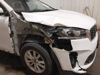 2019 Kia Sorento LX with VIN 5XYPGDA36KG542596, listed as a IAAI auction lot 40921931 with 115,716 mi miles. Bid and sale history available at carsss.com. Image 6.