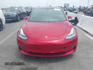 2020 Tesla Model 3 Standard Range Plus z VIN 5YJ3E1EA7LF806266, wystawiony jako IAAI lot #42242694 z przebiegiem 42 044 mil mil oraz . Historia ofert i sprzedaży dostępna na DreamBid. Obrazek 13.
