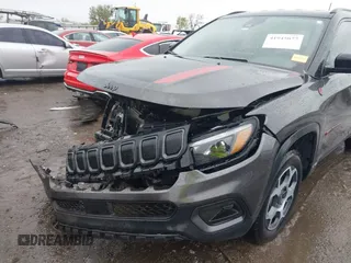 2022 Jeep Compass Trailhawk with VIN 3C4NJDDBXNT206118, listed as a IAAI auction lot 41945077 with 7,785 mi miles and . Bid and sale history available at DreamBid. Image 6.