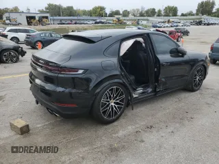 2024 Porsche Cayenne with VIN WP1BA2AY0RDA51881, listed as a Copart auction lot 76013834 with 10,143 mi miles and Salvage title. Bid and sale history available at DreamBid. Image 3.