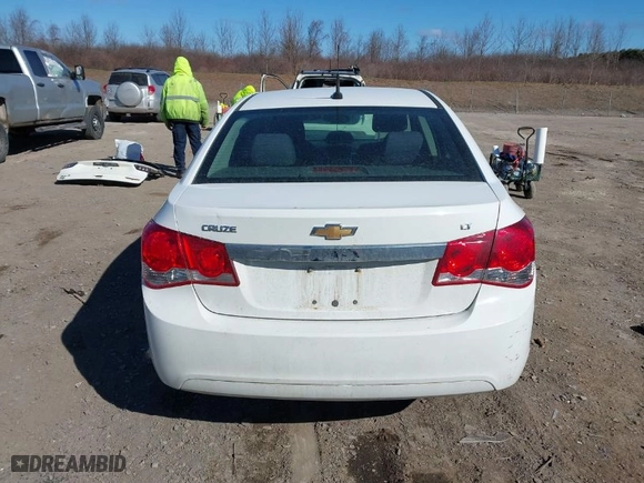 2014 Chevrolet Cruze 1LT with VIN 1G1PC5SB2E7260845, listed as a IAAI auction lot 41847899 with 87,720 mi miles. Bid and sale history available at carsss.com. Image 17.