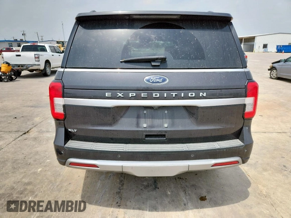 2022 Ford Expedition XLT z VIN 1FMJU1HT8NEA34626, wystawiony jako Copart lot #56818205 z przebiegiem 93 031 mil mil oraz Szkoda całkowita • Salvage title. Historia ofert i sprzedaży dostępna na DreamBid. Obrazek 6.