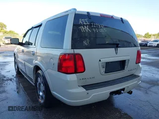 2006 Lincoln Navigator Luxury with VIN 5LMFU27506LJ27861, listed as a IAAI auction lot 41957628 with 197,718 mi miles. Bid and sale history available at carsss.com. Image 3.