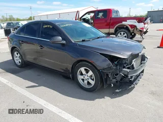 2014 Chevrolet Cruze 1LT z VIN 1G1PC5SB3E7418738, wystawiony jako IAAI lot #42208910 z przebiegiem 71 628 mil mil oraz . Historia ofert i sprzedaży dostępna na DreamBid. Obrazek 1.