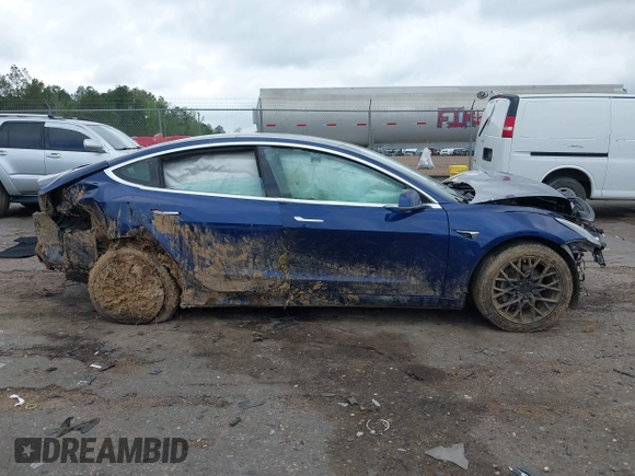 2019 Tesla Model 3 Mid Range z VIN 5YJ3E1EAXKF332974, wystawiony jako IAAI lot #41921722 z przebiegiem Nie podano mil oraz . Historia ofert i sprzedaży dostępna na DreamBid. Obrazek 13.