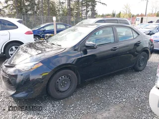 2018 Toyota Corolla L z VIN 2T1BURHEXJC098138, wystawiony jako IAAI lot #41935621 z przebiegiem 103 937 mil mil oraz . Historia ofert i sprzedaży dostępna na DreamBid. Obrazek 2.