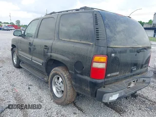 2002 Chevrolet Tahoe LT with VIN 1GNEC13Z02R272809, listed as a IAAI auction lot 42124897 with 191,768 mi miles. Bid and sale history available at carsss.com. Image 3.