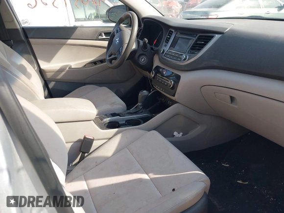 2018 Hyundai Tucson SE z VIN KM8J2CA44JU644303, wystawiony jako IAAI lot #42059326 z przebiegiem 67 873 mil mil oraz . Historia ofert i sprzedaży dostępna na DreamBid. Obrazek 5.