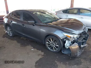 2018 Mazda 3 Touring z VIN 3MZBN1V38JM209128, wystawiony jako IAAI lot #41987674 z przebiegiem 78 202 mil mil oraz . Historia ofert i sprzedaży dostępna na DreamBid. Obrazek 1.