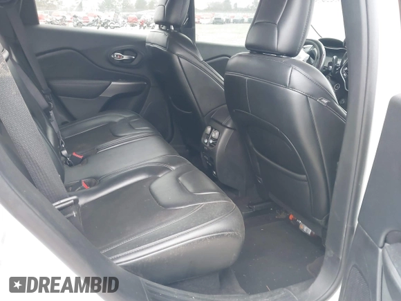 2019 Jeep Cherokee Latitude Plus with VIN 1C4PJLLN5KD171875, listed as a IAAI auction lot 41522475 with 82,161 mi miles. Bid and sale history available at carsss.com. Image 8.