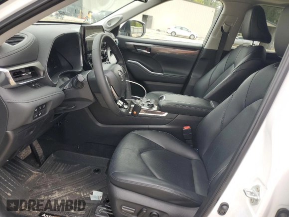 2024 Toyota Highlander LE z VIN 5TDKDRBH1RS538009, wystawiony jako Copart lot #54830155 z przebiegiem 18 607 mil mil oraz Szkoda całkowita • Salvage title. Historia ofert i sprzedaży dostępna na DreamBid. Obrazek 7.
