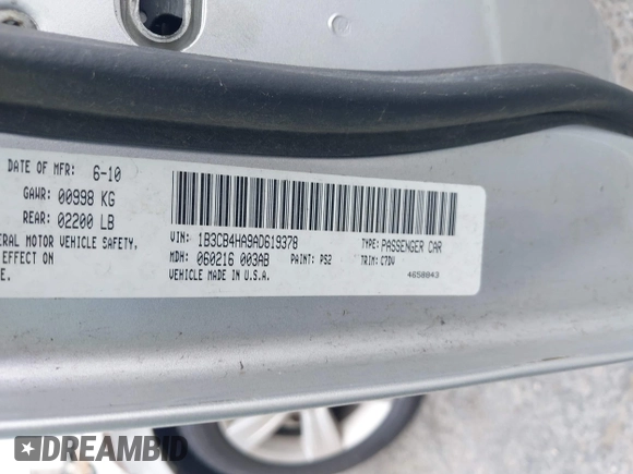 2010 Dodge Caliber SXT z VIN 1B3CB4HA9AD619378, wystawiony jako IAAI lot #42068680 z przebiegiem 182 668 mil mil oraz . Historia ofert i sprzedaży dostępna na DreamBid. Obrazek 9.