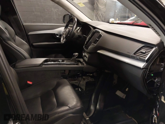 2018 Volvo XC90 Momentum with VIN YV4102PK6J1352841, listed as a IAAI auction lot 42394334 with 85,672 mi miles and . Bid and sale history available at DreamBid. Image 5.