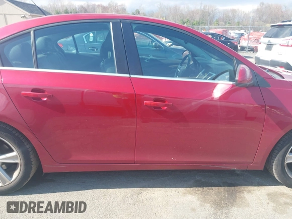 2014 Chevrolet Cruze 2LT z VIN 1G1PE5SB6E7450500, wystawiony jako IAAI lot #41977117 z przebiegiem 102 037 mil mil oraz . Historia ofert i sprzedaży dostępna na DreamBid. Obrazek 14.