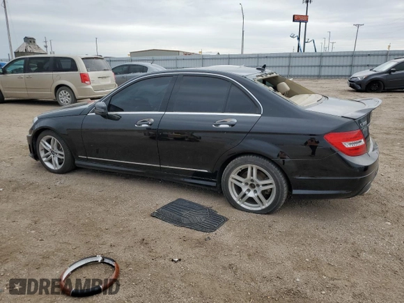 2014 Mercedes-Benz C 300 Sport z VIN WDDGF8AB6ER313428, wystawiony jako Copart lot #58425515 z przebiegiem 99 539 mil mil oraz Czysty tytuł • Clean title. Historia ofert i sprzedaży dostępna na DreamBid. Obrazek 2.
