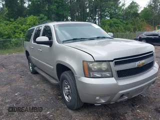 2007 Chevrolet Suburban LT with VIN 3GNGK26K07G303144, listed as a IAAI auction lot 42119779 with 181,852 mi miles. Bid and sale history available at carsss.com. Image 1.