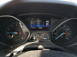 2017 Ford Focus SE z VIN 1FADP3F29HL339332, wystawiony jako Copart lot #56556735 z przebiegiem 93 050 mil mil oraz Szkoda całkowita • Salvage title. Historia ofert i sprzedaży dostępna na DreamBid. Obrazek 9.