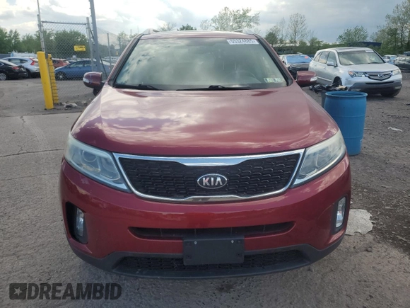 2014 Kia Sorento LX z VIN 5XYKT3A6XEG449692, wystawiony jako Copart lot #55324885 z przebiegiem 103 809 mil mil oraz Szkoda całkowita • Salvage title. Historia ofert i sprzedaży dostępna na DreamBid. Obrazek 5.