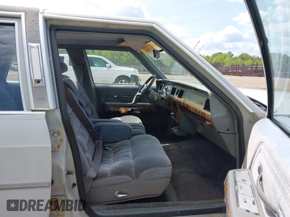 1986 Mercury Grand Marquis z VIN 2MEBP95F2GX642882, wystawiony jako IAAI lot #42227433 z przebiegiem 57 041 mil mil oraz . Historia ofert i sprzedaży dostępna na DreamBid. Obrazek 5.