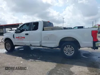 2019 Ford F-250 XL z VIN 1FT7X2A60KED30025, wystawiony jako IAAI lot #42062112 z przebiegiem 196 002 mil mil oraz . Historia ofert i sprzedaży dostępna na DreamBid. Obrazek 14.