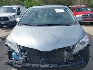 2019 Toyota Sienna XLE Auto Access Seat with VIN 5TDYZ3DC5KS977360, listed as a IAAI auction lot 41911897 with 71,200 mi miles. Bid and sale history available at carsss.com. Image 10.