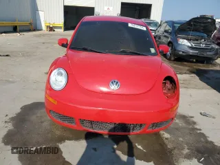 2010 Volkswagen New Beetle Coupe with VIN 3VWPG3AG8AM010195, listed as a Copart auction lot 76012754 with 0 mi miles and Salvage Title. Bid and sale history available at carsss.com. Image 5.