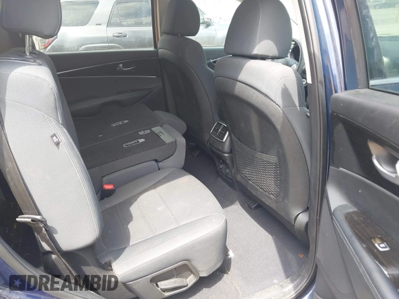 2019 Kia Sorento LX with VIN 5XYPG4A32KG505075, listed as a IAAI auction lot 41918622 with 103,650 mi miles. Bid and sale history available at carsss.com. Image 8.