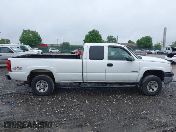 2005 Chevrolet Silverado 3500 z VIN 1GCHK39U75E196856, wystawiony jako IAAI lot #42270278 z przebiegiem Nie podano mil oraz . Historia ofert i sprzedaży dostępna na DreamBid. Obrazek 13.