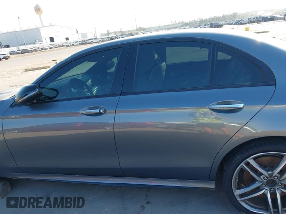 2019 Mercedes-Benz E 63 S AMG with VIN WDDZF8KB2KA553755, listed as a IAAI auction lot 40545473 with 51,458 mi miles and . Bid and sale history available at DreamBid. Image 15.
