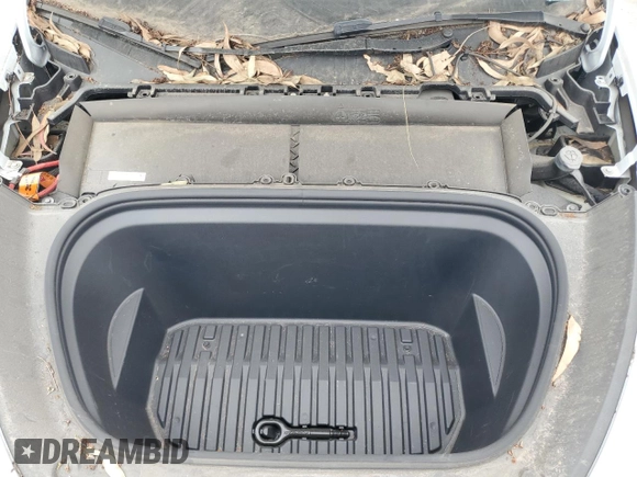 2023 Tesla Model Y Performance z VIN 7SAYGDEFXPF801908, wystawiony jako Copart lot #50737655 z przebiegiem Nie podano mil oraz Szkoda całkowita • Salvage title. Historia ofert i sprzedaży dostępna na DreamBid. Obrazek 11.