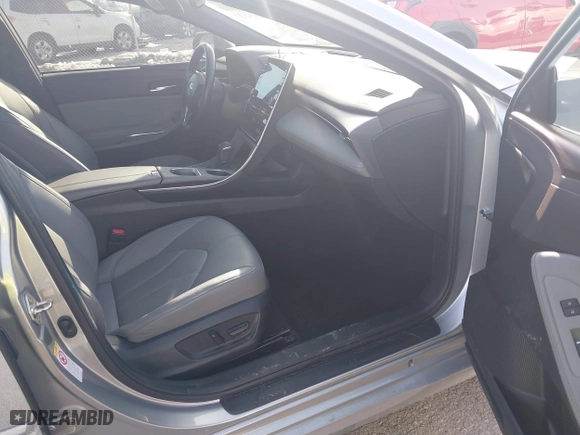 2019 Toyota Avalon Hybrid Limited with VIN 4T1B21FB8KU009988, listed as a IAAI auction lot 41424216 with 66,996 mi miles. Bid and sale history available at carsss.com. Image 5.