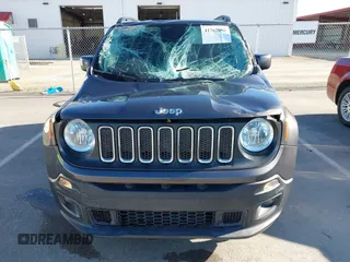 2018 Jeep Renegade Latitude with VIN ZACCJABB5JPH92303, listed as a IAAI auction lot 41762062 with 89,717 mi miles. Bid and sale history available at carsss.com. Image 12.